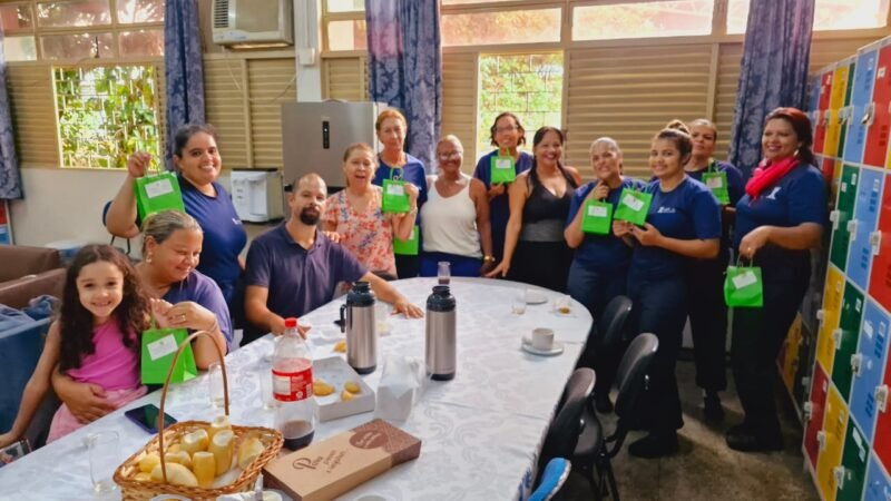 Equipe de limpeza retorna das férias