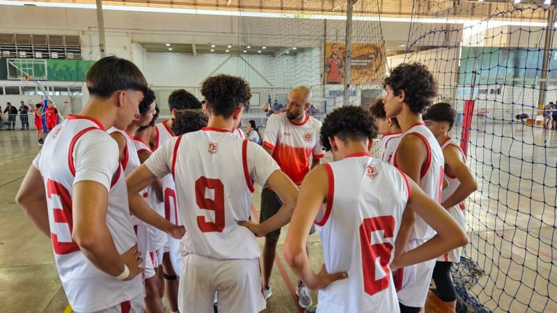 Equipes de Basquete e Handebol estreiam na fase distrital do Jogos Escolares